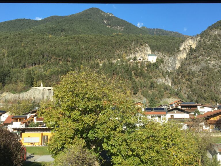 Ausblick zur Straßenseite